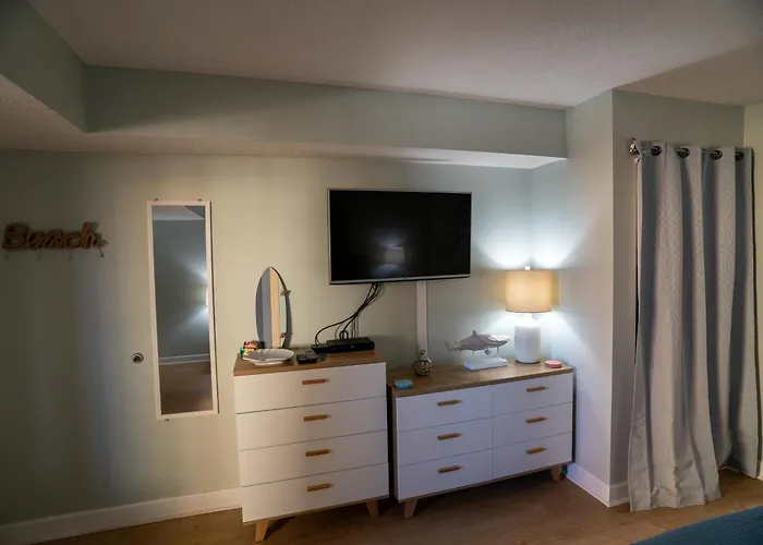 Oceanview Condo With Pool, Hot Tub, Balcony, Right On The Beach